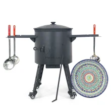 Utschak Feuerofen Ø 40 cm + Gusseisen-Kasan 12 L, flacher Boden, Transportrollen, Ablagetische + Küchenzubehör, Usbekischer Kochtopf aus Gusseisen für