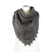 Urjupinsker flauschiges Dreiecktuch, 135 х 90 х 90 cm, durchbrochenes, grau