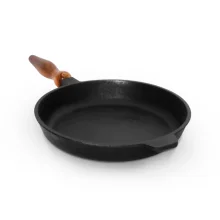  Gusseisenpfanne, mit Holzgriff