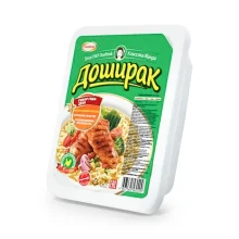 Instant Nudeln - Doschirak mit Hühnergeschmack  mit Pfeffer, auf dem Teller, 90 g