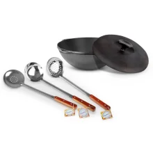 Set - Asia-Kasan aus Gusseisen 12 l, Ø 40 cm, Deckel aus Gusseisen Ø 40 cm, Schaumlöffel 48 cm, Schaumlöffel tief 48 cm, Schöpflöffel 48 cm