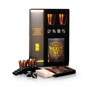 Подарочный набор - Тот, кто может все, карты 36 шт., домино, стопки 30 мл: 2 шт, кости игральные: 4 шт.