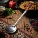 Usbekische Schaumkelle für Plov 48 cm, mit Gravur - Jeder Plov ist ein Meisterwerk, geschaffen mit dieser Schaumkelle