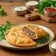 Tschebureki, Teigtaschen, mit Schweine- und Rindfleisch, frittiert, Lackmann, 200 g