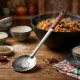 Usbekischer Schaumlöffel für Plov 48 cm, mit Gravur - Schaumlöffel des Meisters