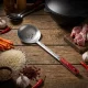 Usbekische Schaumlöffel für Plov 48 cm, mit Gravur - Die Schaumlöffel  ist der Bogen, Plov ist die Musik